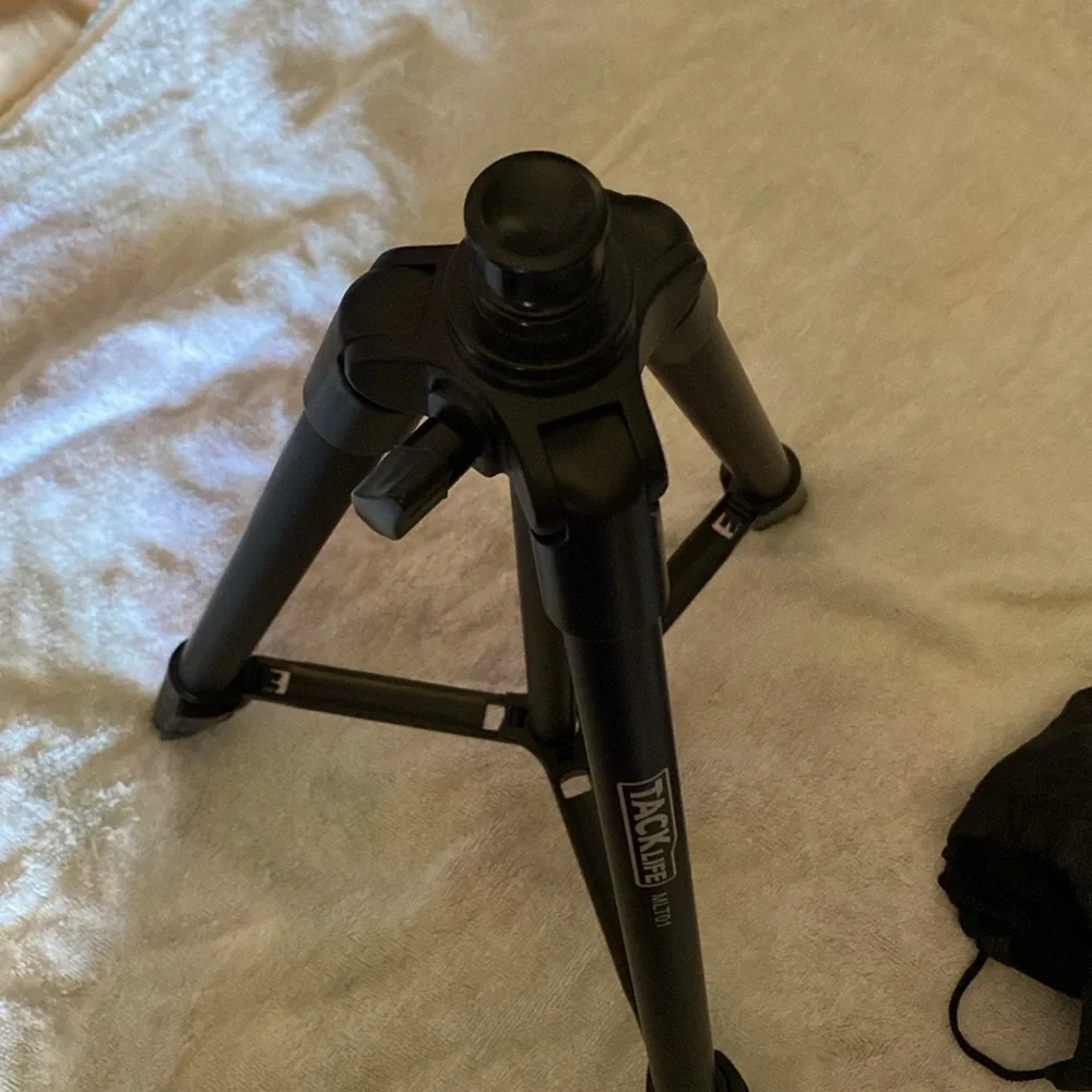 Tacklife tripod MLT01 with bag. Easy open all black